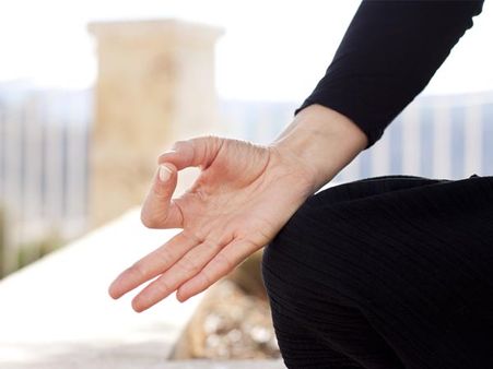 સવારે પાંચ વાગે યોગા