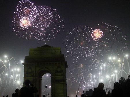 Happy New Year: તસવીરોમાં જુઓ દુનિયાભરની ન્યૂયર ઉજવણી