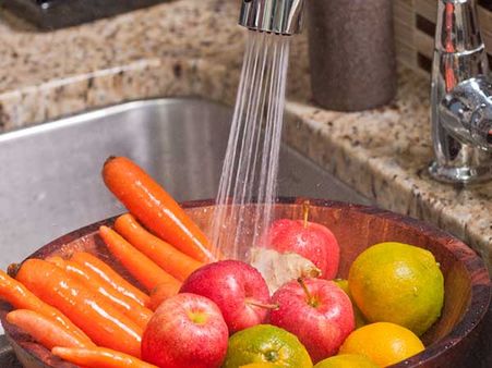 કીટનાશક નાંખેલા શાક કે ફળો કીટનાશક નાંખેલા શાક કે ફળો