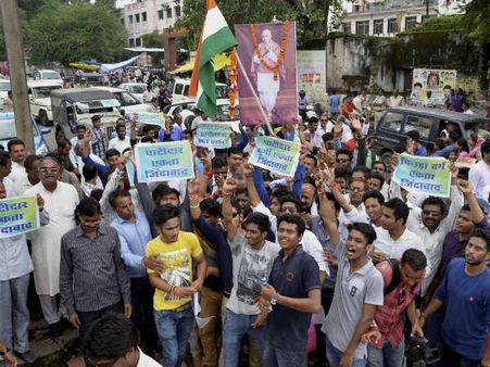 રાજકારણના નામે બાળપણને ના બગાડો! 