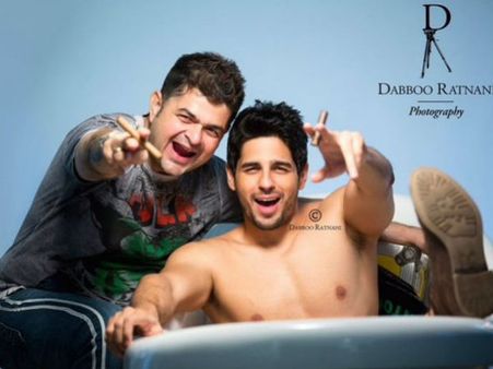 સિદ્ધાર્થ સાથે બાથટબમાં જોડાયા ડબ્બૂ! 