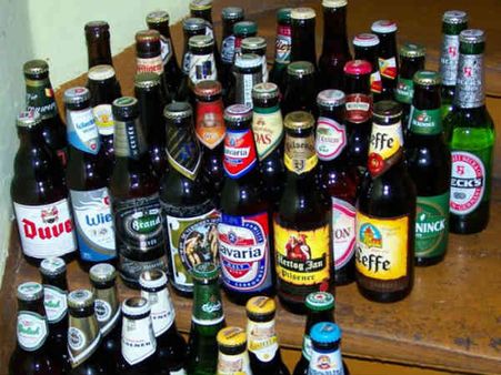 ધાનેરા પાસે દારૂ ભરેલી વાન પલટાતા ગ્રામજનોની લાગી લોટરી 