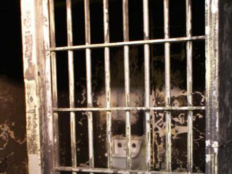 ચોરોને ભાગવામાં મદદ કરી અવદેશ મંડલે 