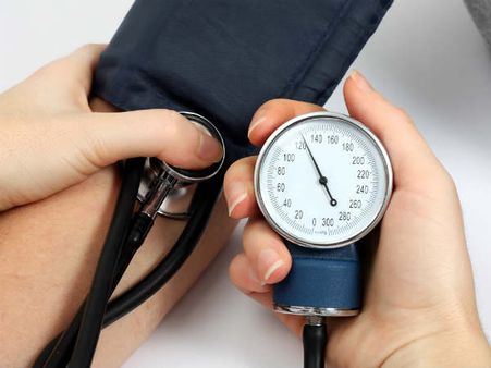 ડોક્ટરની બેદરકારીના લીધે 7 દર્દીઓની આંખો ગઇ 