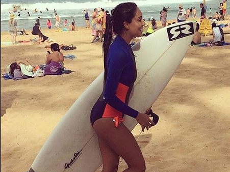 સર્ફિંગ ગર્લ 