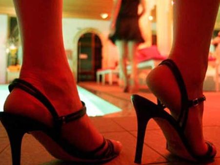 સુંદરતા પર મળે છે ઠેકો સુંદરતા પર મળે છે ઠેકો