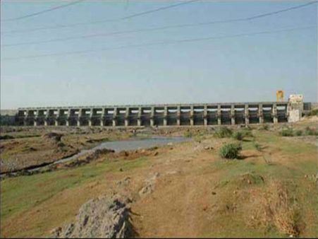 રાજકોટના ન્યારી ડેમમાં પાણીની અછત , નાગરિકોના માથે તોળાયું જળસંકટ 