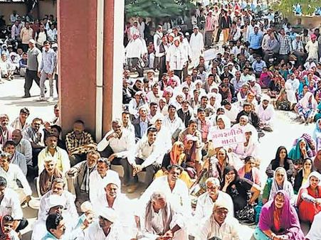 વાયદા બજારમાં ખેત પેદાશોના વેપાર ઉપર પ્રતિબંધ માટે ભૂજમાં ખેડૂતોની રેલી 