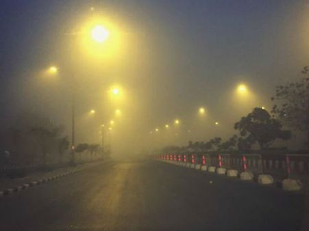 સુરતમાં ધુમ્મસ છવાતા લોકોમાં અચરજ 