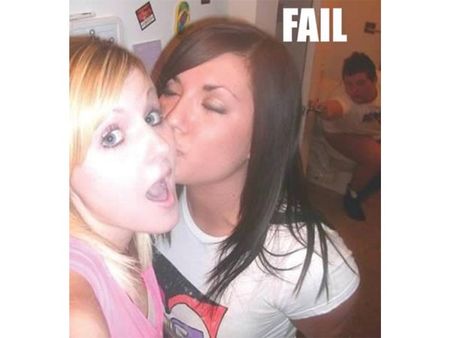 લ્યાં શાંતિથી સંડાસ તો જવા દો! 