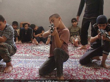 હથિયારધારી બાળકો 