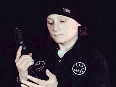 બાળકો બની રહ્યા છે તેનું સુરક્ષા કવચ 