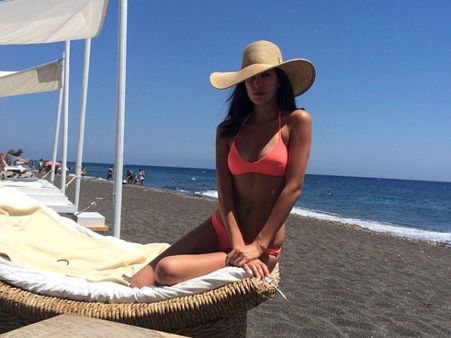 બિકની ગર્લ