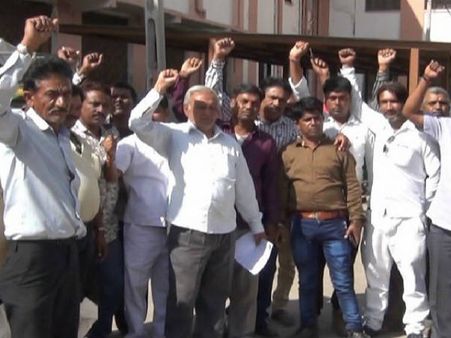 મેમાના દંડમાં વધારો ઝીંકાતા મહેસાણાના રિક્ષા ચાલકોનો વિરોધ 