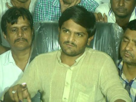 હાર્દિકના થેલામાંથી મળી આવી 1000 રૂપિયાની નોટ