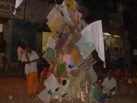 વૈષ્ણવ હવેલીઓ તથા સ્વામિનારાયણ મંદિરોમાં હોળી ધૂળેટીના તહેવારની શરૂઆત