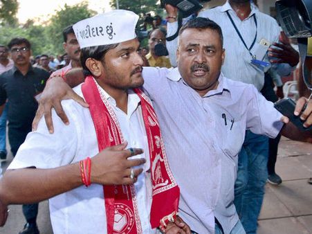 જેલમાં પણ મનથી સાથે 