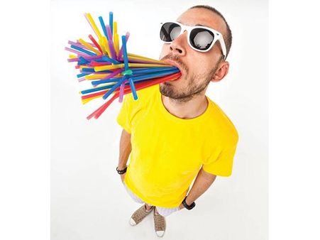 સૌથી વધુ સ્ટ્રો મોઢામાં રાખવી