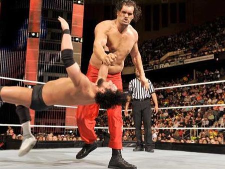 Video: જયારે ખલીની સ્ટૂડન્ટે મેલ રેસલરની કરી ખુબ ધુલાઇ