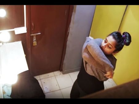 Tips: ટ્રાયલ રૂમમાં લાગેલે હિડન કેમેરાને આ રીતે ચેક કરો