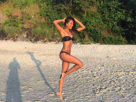 બિકીનીમાં હોટ લીઝા 