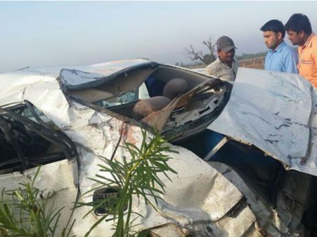 ભરૂચમાં બે અકસ્માતઃકારમાં સવાર 4 વ્યક્તિના ઘટના સ્થળે મોત,બસને ટ્રક અથડાતા 10 ઇજાગ્રસ્ત