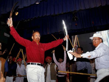 9 વર્ષે ડી.જી વણઝારા ઘરે પરત ફર્યા, પરિવારે આમ કરી ઉજવણી