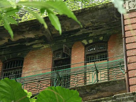 ભૂતિયા બંગલામાં 