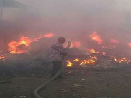 અંજાર જીઆઇડીસીમાં પૂંઠાના સંગ્રહમાં આગ લાગતા સમગ્ર માલ ખાખ