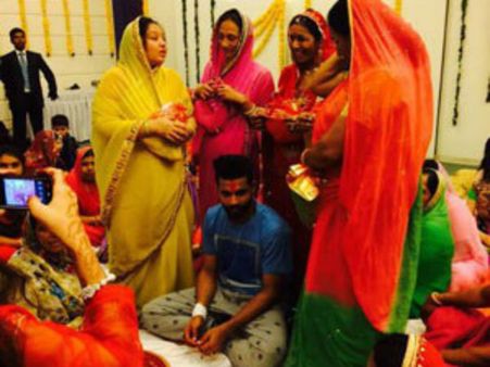 પરિવારજનોના આશીર્વાદ