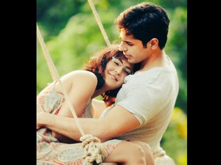 પહેલો લૂક પહેલો લૂક