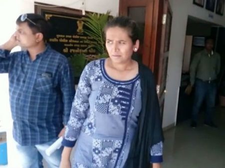 રેશ્મા પકડાવા તૈયાર પણ પોલીસનો નનૈયો 