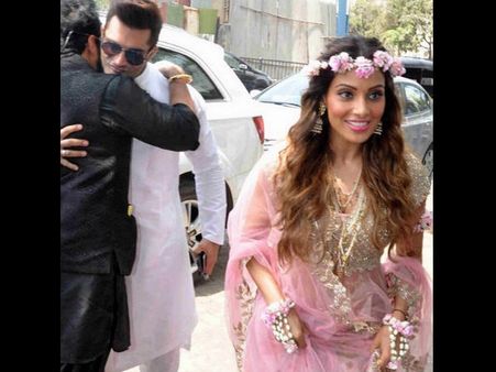 બિપાશાની એન્ટ્રી 