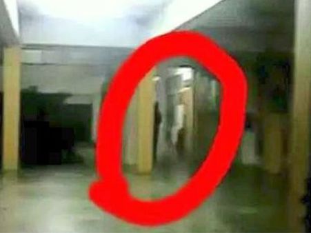 Video: મલેશિયાની સ્કૂલના કોરીડોર માં ભૂત, સ્કૂલ કરવામાં આવી બંધ