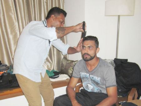 લગ્ન પહેલા રવિન્દ્ર જાડેજાએ કરાવી નવી હેર સ્ટાઈલ