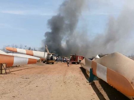 વાપીમાં સૂઝલોન કંપનીના ગોડાઉનમાં આગથી કરોડોનું નુકસાન 