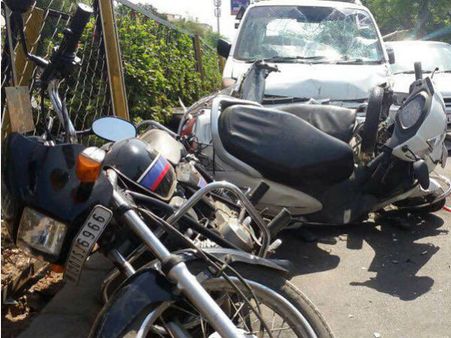 અમદાવાદમાં વેગનઆર ચાલકે 4 અકસ્માતોની હારમાળા સર્જી, એકનું મોત 