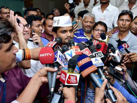 હું પહાડ ચઢવા માંગુ છું 