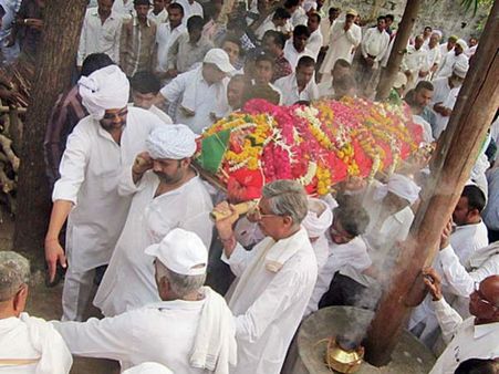 વઢવાણના યુવરાણીનો દેહ પંચમહાભૂતમાં વિલીન 