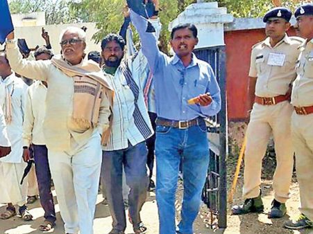 આનંદીબહેનના કાર્યક્રમનો વિરોધ કરવા જતા ઉદેસિંહ બારિયાની અટકકાયત 