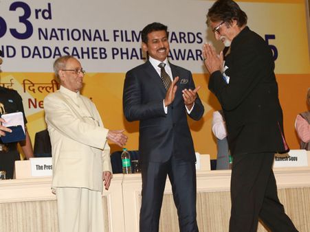 અમિતાભને સન્માનિત 