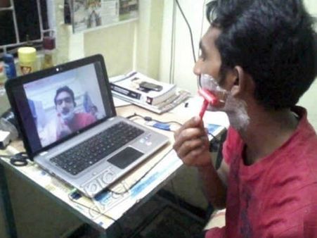 અરીસો નથી તો શું થઇ ગયું 