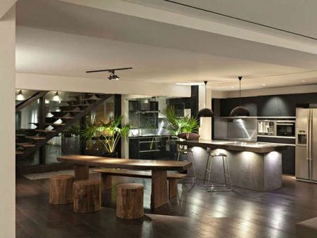 મીની બાર પ્લસ ડાયનિંગ એરિયા 