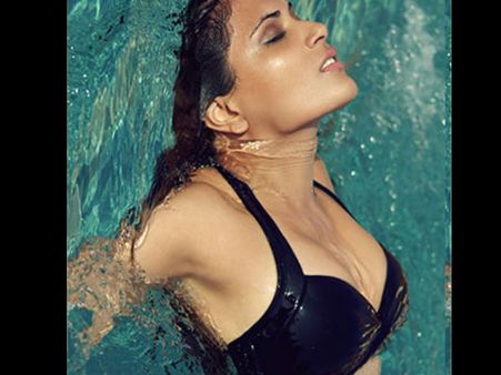 રિચા ચઢ્ઢાનું બિકિની ફોટોશૂટ 