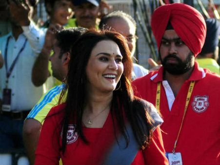 આઈપીએલ મેચ દરમિયાન ગુસ્સે થઇ પ્રીતિ ઝીંટા 