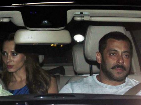 હમ સાથ સાથ હૈ હમ સાથ સાથ હૈ