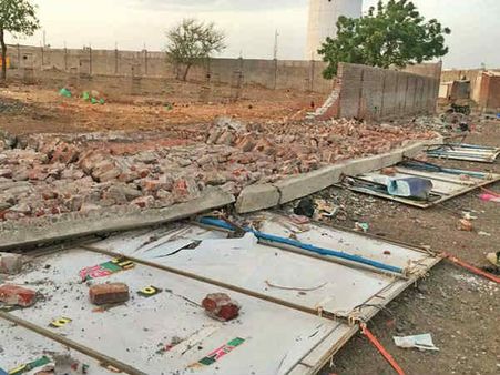 અમરેલીના બાબરામાં વાવાઝોડાને કારણે ગર્લ્સ સ્કૂલની દીવાલ પડી