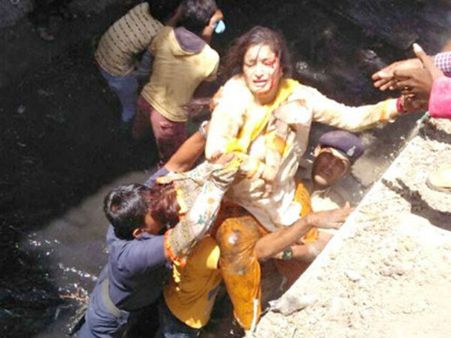 સિમેન્ટનો સ્લેબ તૂટી ગયો