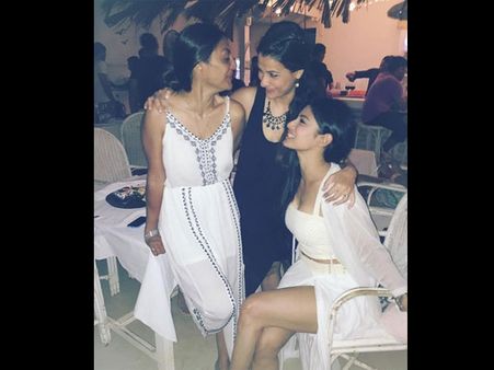 મોનીની મસ્તી 