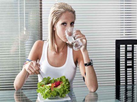 જમતી વખતે તરસ લાગે તો શું કરવું 